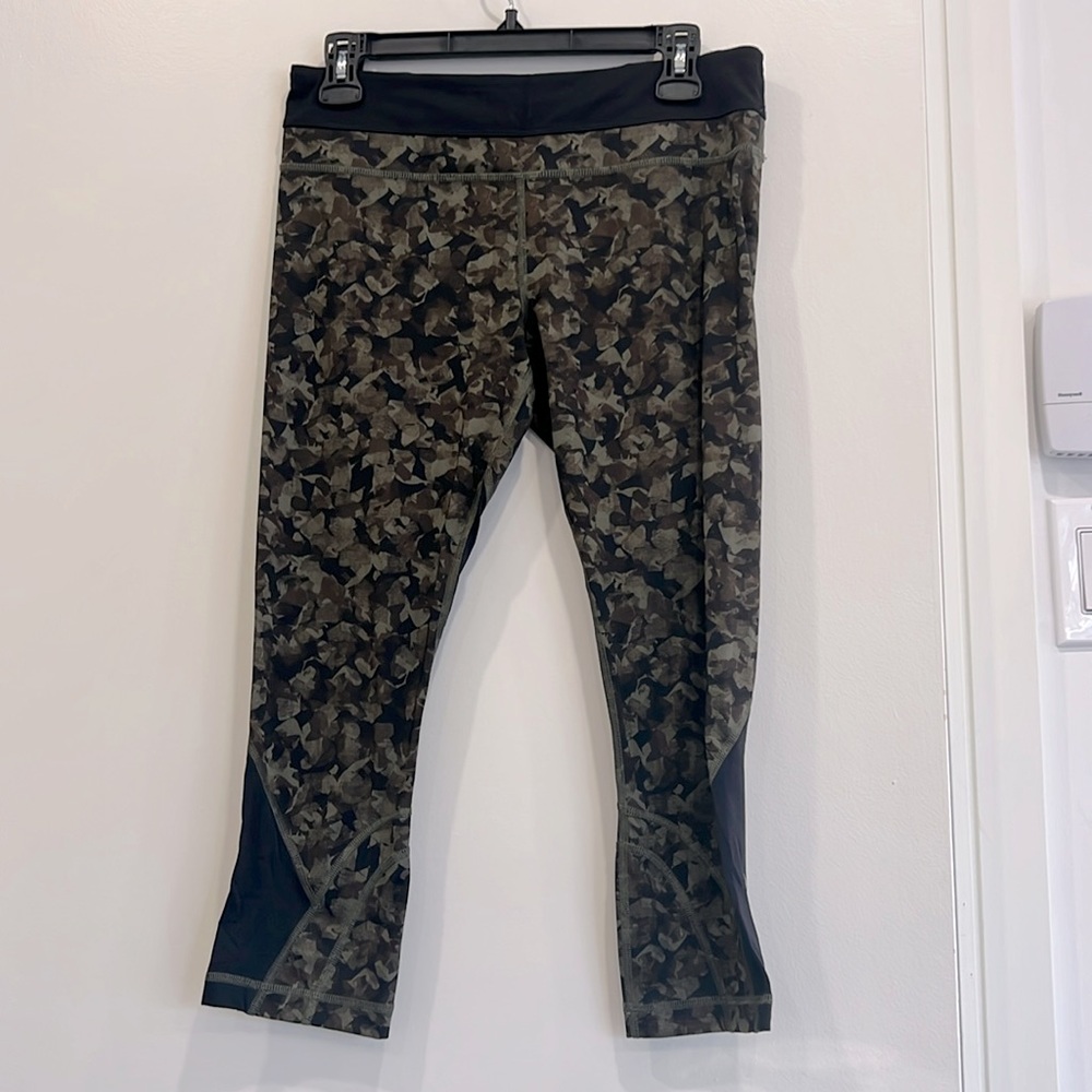 Cropped lululemon leggings.